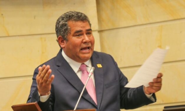 «Mucho candidato presidencial, pocas propuestas y mucho ego»: senador Chacón