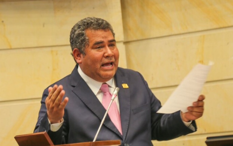 «Mucho candidato presidencial, pocas propuestas y mucho ego»: senador Chacón