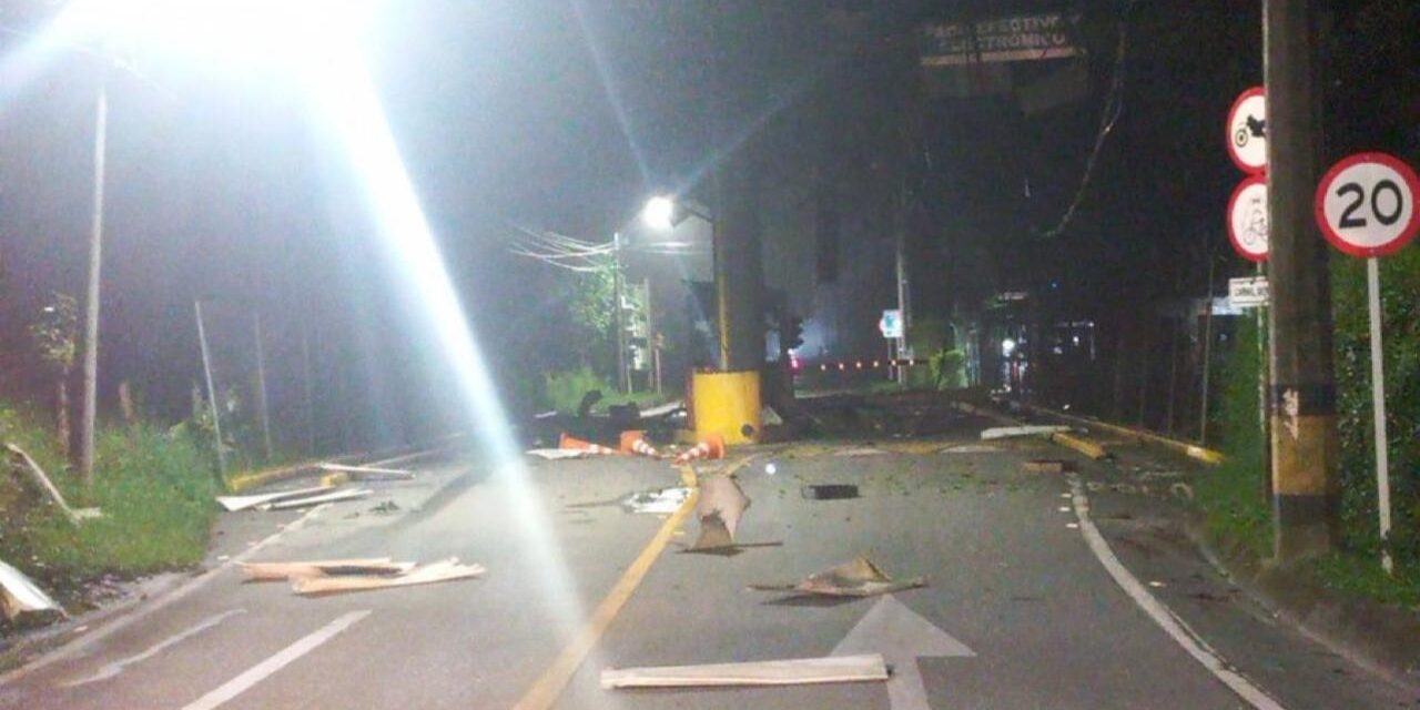 Atentado terrorista en el peaje Cabildo en Antioquia. El explosivo habría sido detonado por ELN