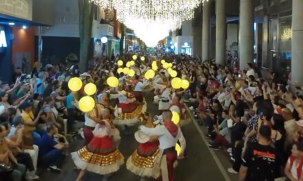Pereira realizó su segundo Gran Desfile de Navidad con más de 1.500 artistas