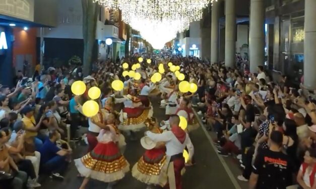 Pereira realizó su segundo Gran Desfile de Navidad con más de 1.500 artistas