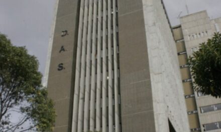 Decreto levanta la reserva de los archivos del extinto DAS y ordena su desclasificación