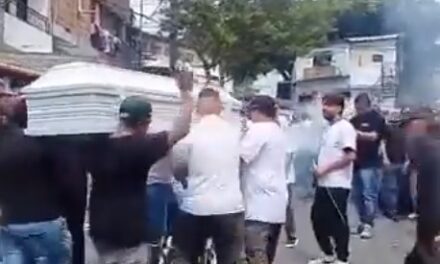 Despiden a Jonathan Taborda, conductor del bus involucrado en el accidente que dejó 17 fallecidos