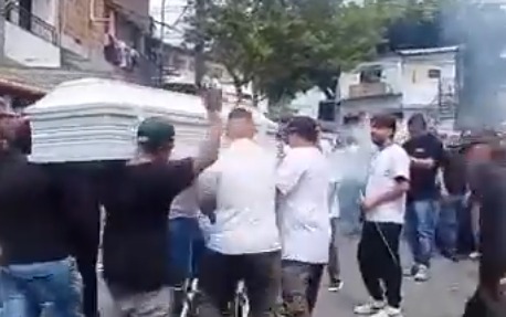 Despiden a Jonathan Taborda, conductor del bus involucrado en el accidente que dejó 17 fallecidos