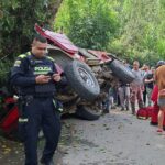 Quince personas resultaron heridas tras accidente de bus en zona rural de Barbosa