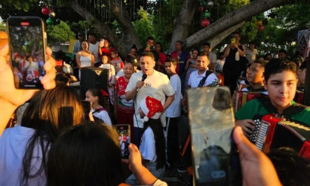 Jorge Celedón realizó jornada navideña con niños en Villanueva, La Guajira