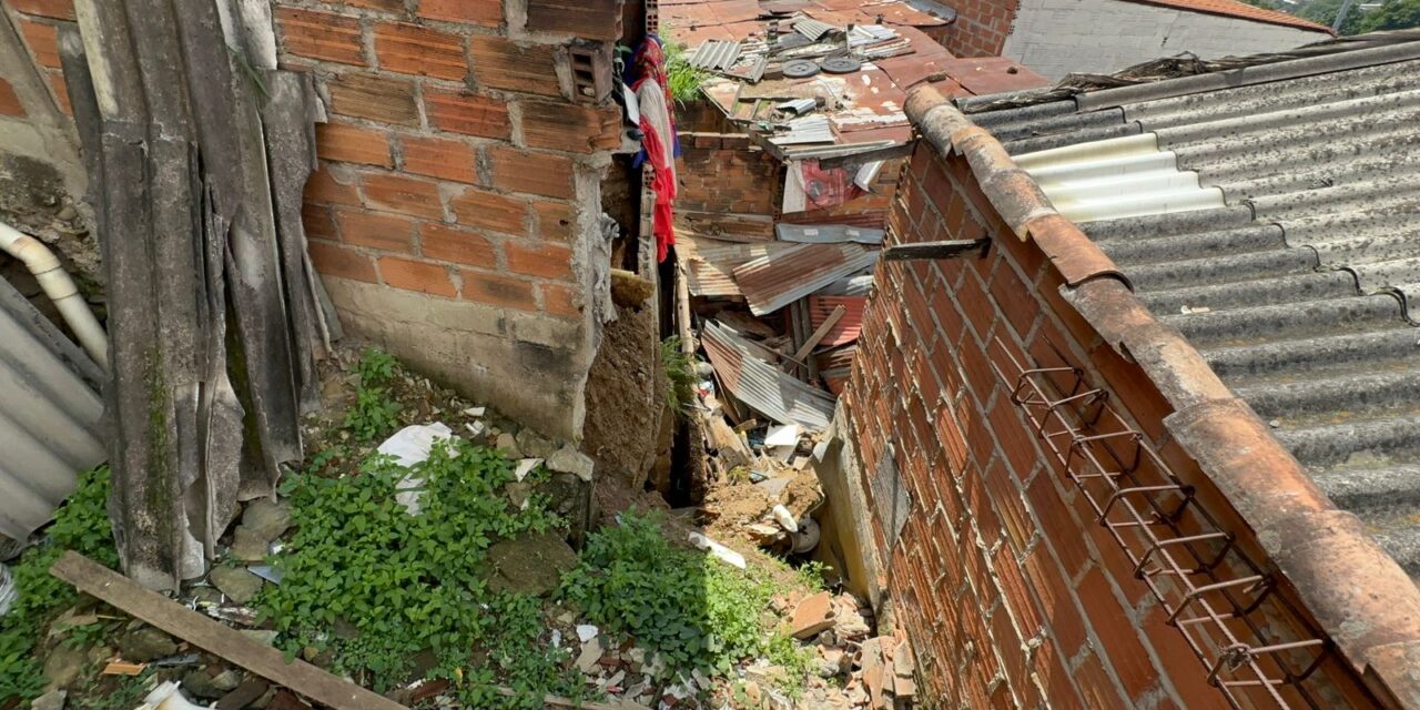 Colapsa vivienda en el barrio El Pinal de Medellín