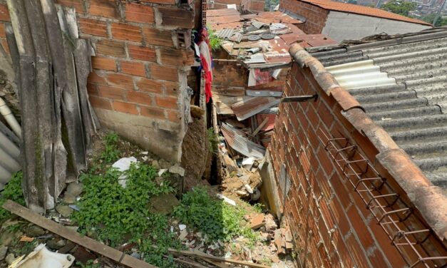 Colapsa vivienda en el barrio El Pinal de Medellín