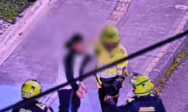 Capturan en El Poblado a hombre armado que se movilizaba en motocicleta con placa alterada