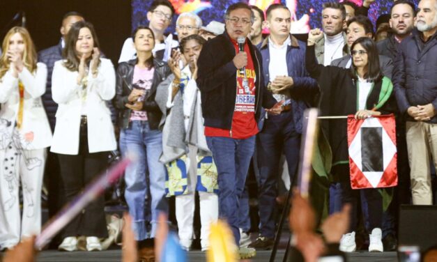 Interponen queja disciplinaria contra ministros del Gobierno Petro por emergencia económica