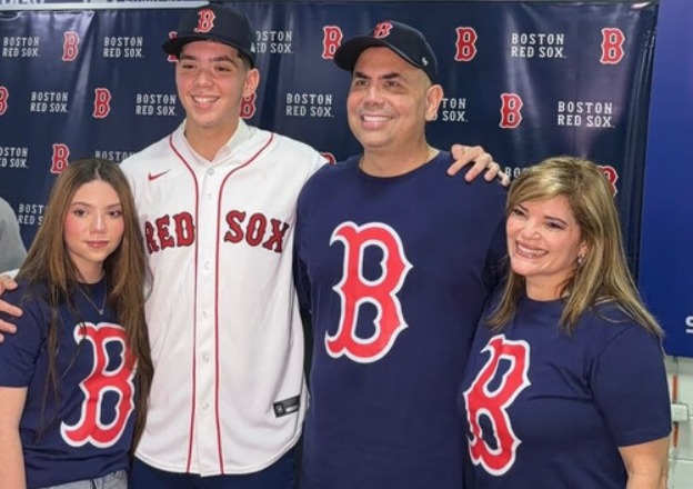 El colombiano Harry Canedo firma con los Boston Red Sox