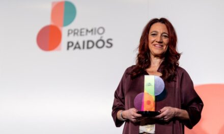 La escritora Cristina Monge ganó el Premio Paidós con un ensayo sobre el descontento social