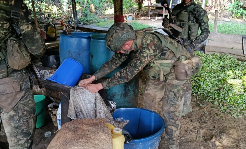 Autoridades destruyen laboratorios de droga del Clan del Golfo en el Urabá antioqueño