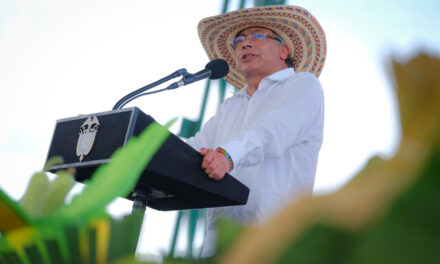 Petro entrega 82.500 hectáreas en el sur del Tolima