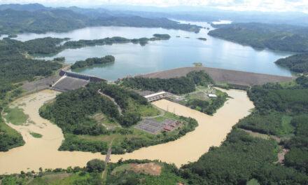 Renuncia Juan Acevedo, presidente de Urrá, tras choque con Petro