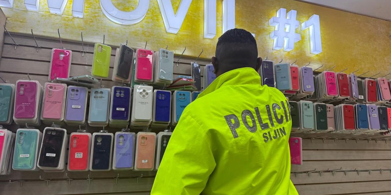 Operativo en centro comercial Ópera de Medellín deja cuatro capturados y más de 150 celulares recuperados
