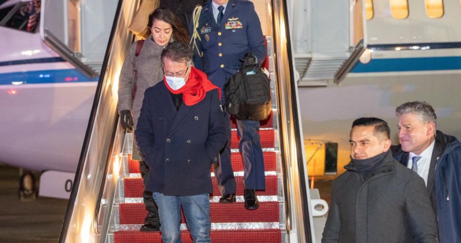 Abogado contratado por la Presidencia y una amplia comitiva acompañan a Petro en Washington