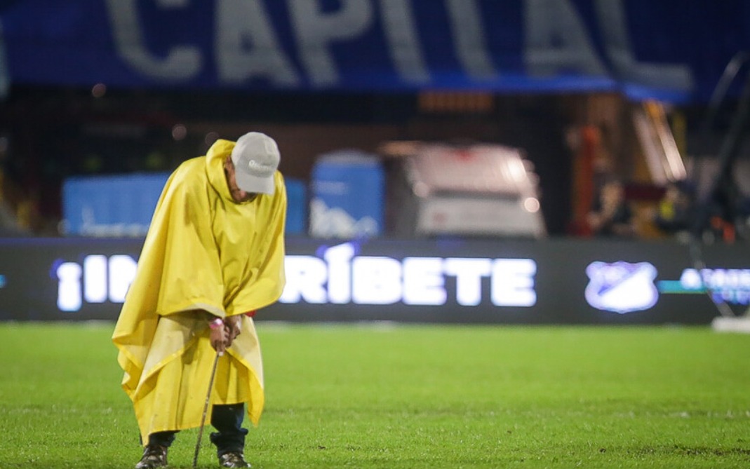 Estado de la grama de El Campín genera advertencias y posible sanción contractual