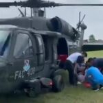 Traslado aéreo de mujer embarazada y entrega de ayudas humanitarias tras emergencia por lluvias en Urabá