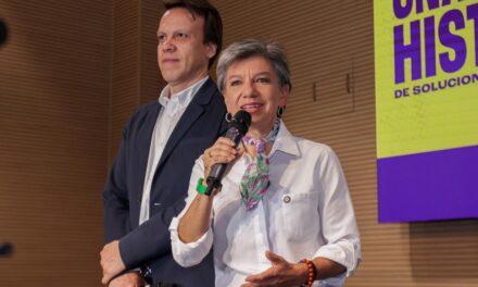 Claudia López oficializa su candidatura presidencial y elige a Leonardo Huerta como fórmula vicepresidencial