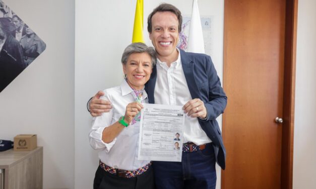 Claudia López oficializa su candidatura presidencial y elige a Leonardo Huerta como fórmula vicepresidencial