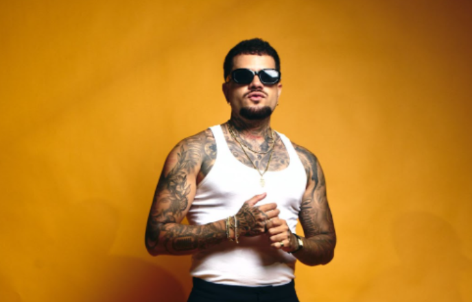 Elkno inicia nueva etapa musical con “Eres más mía que tuya”