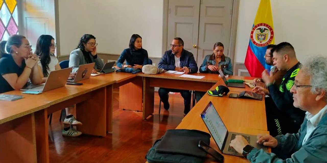 Gobierno impulsa formalización de pequeños mineros y mantiene ofensiva contra la extracción ilícita de oro