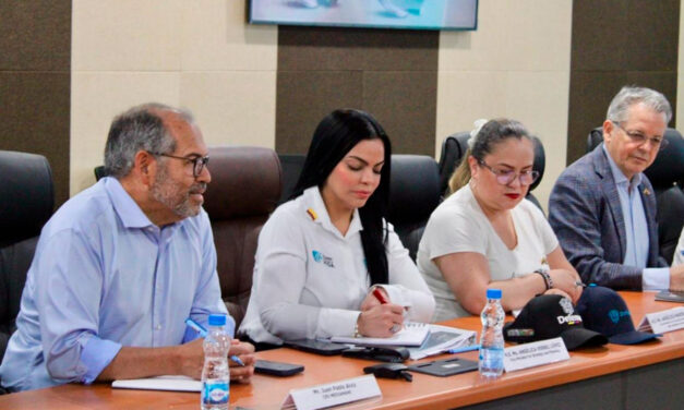 Colombia fortalece cooperación en defensa con India en misión oficial