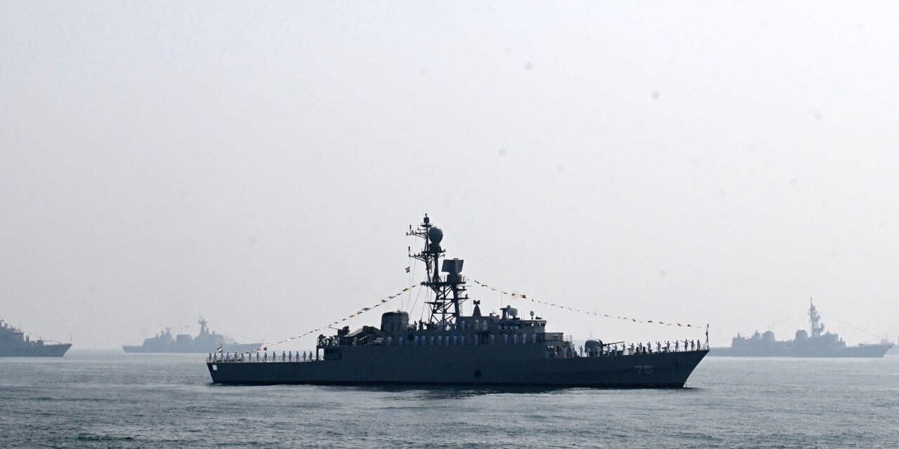 Submarino de EE.UU. hunde buque de guerra iraní en el océano Índico