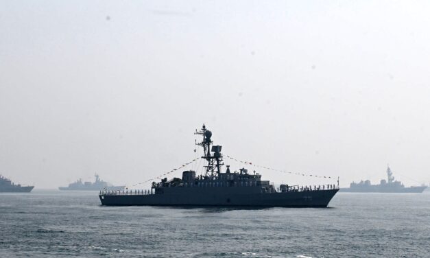 Submarino de EE.UU. hunde buque de guerra iraní en el océano Índico