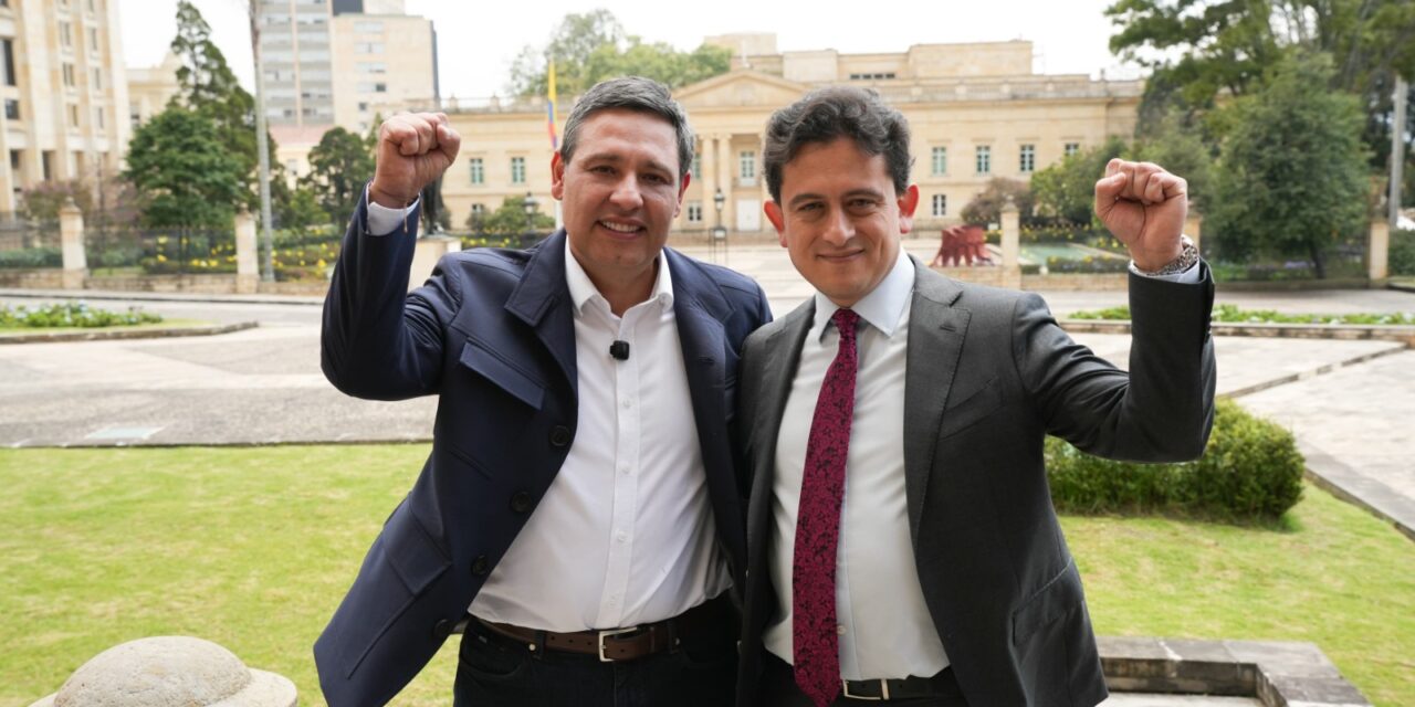 Mauricio Lizcano anuncia a Luis Carlos Reyes como su fórmula vicepresidencial