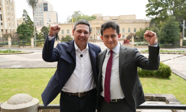 Mauricio Lizcano anuncia a Luis Carlos Reyes como su fórmula vicepresidencial