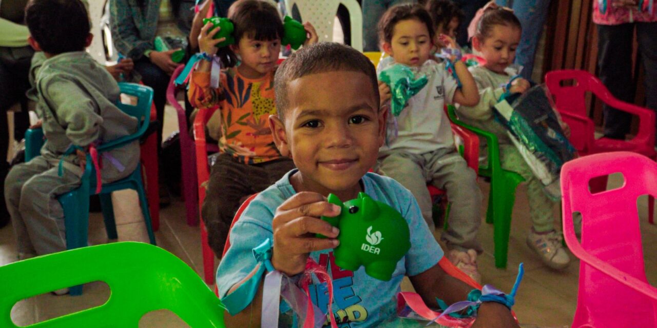 IDEA entrega más de 1.500 uniformes a niños de Centros de Desarrollo Infantil en Envigado