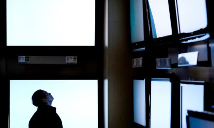 Hispanos ya destinan 55,8 % del tiempo al ‘streaming’ en EE.UU., según informe