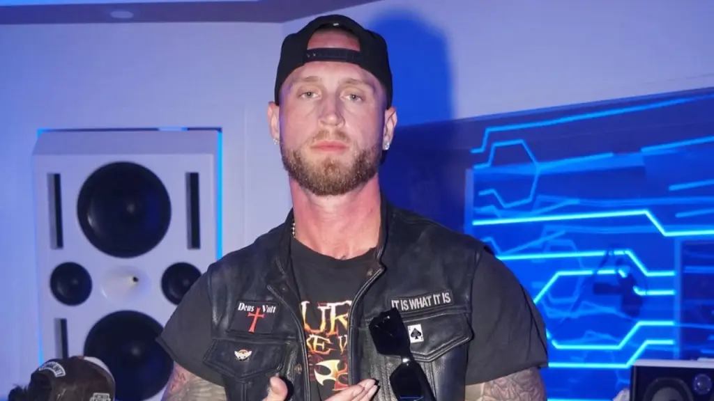 Hijo de Tom Hanks dice estar “atrapado” en Medellín