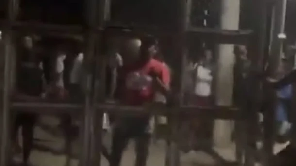 Destruyen urnas y cubículos horas antes de votar: Calamar