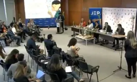 Exjefes de las FARC admiten reclutamiento de menores