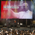 El papa pide a los jóvenes españoles difundir esperanza y que la Iglesia recobre su ardor