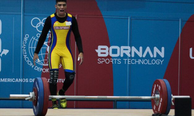 De los Juegos Intercolegiados al oro internacional: Angello Bueno confirma su proyección en el levantamiento de pesas