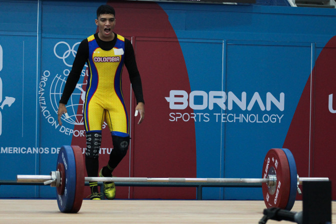 De los Juegos Intercolegiados al oro internacional: Angello Bueno confirma su proyección en el levantamiento de pesas