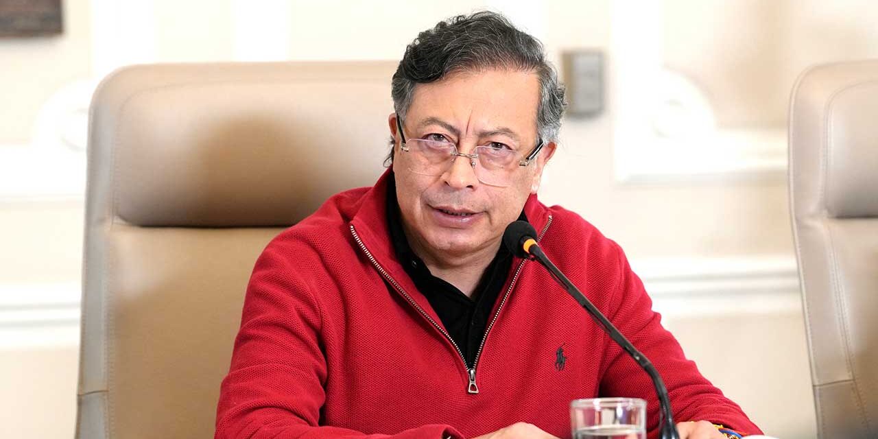 Petro arremete contra el Banco de la República y defiende alza del salario como motor económico