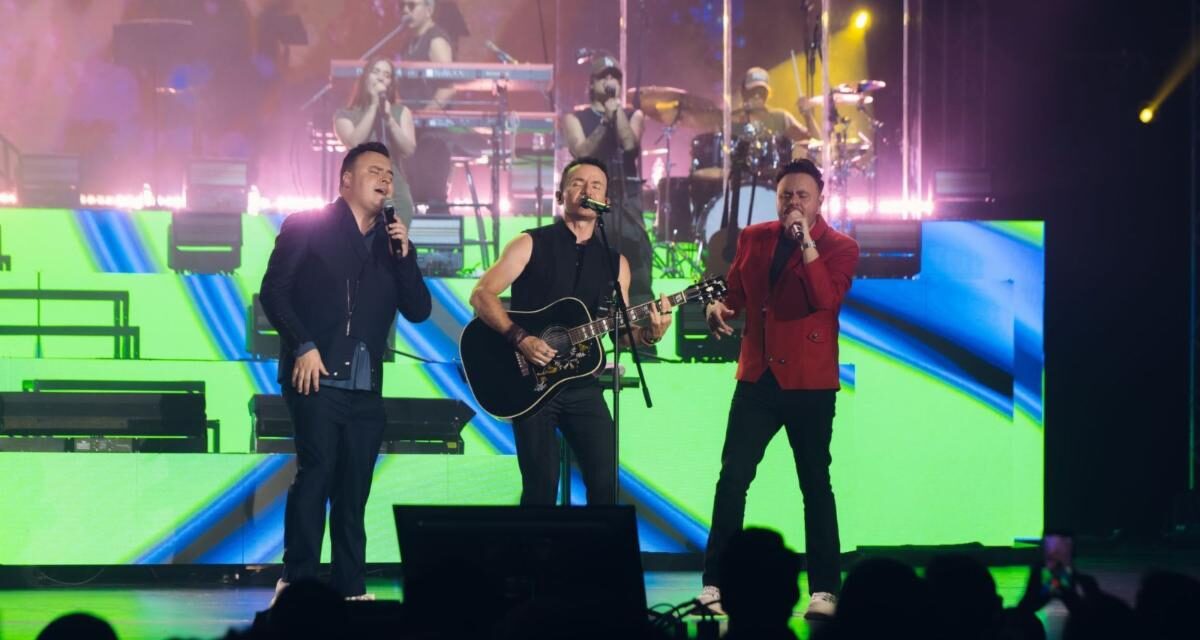 Fonseca llenó el Auditorio Nacional de México y cerró su “Tropicalia Tour” con sold out