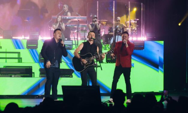 Fonseca llenó el Auditorio Nacional de México y cerró su “Tropicalia Tour” con sold out