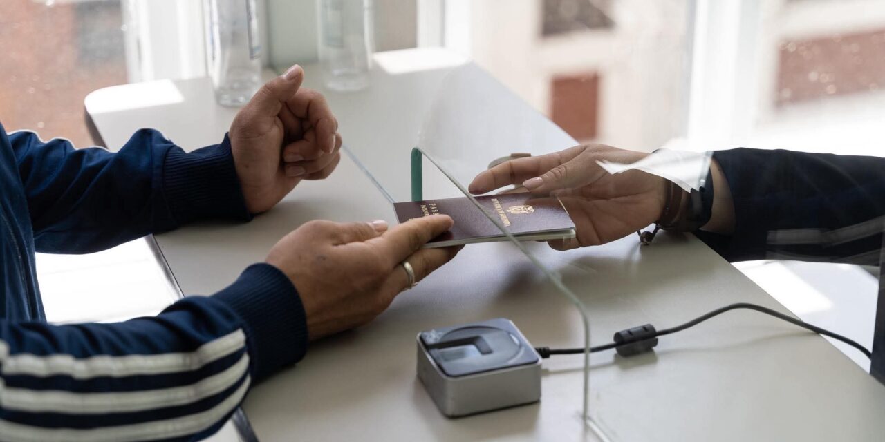 Colombianos en EE. UU.: Cancillería explica opción de salida voluntaria para migrantes irregulares