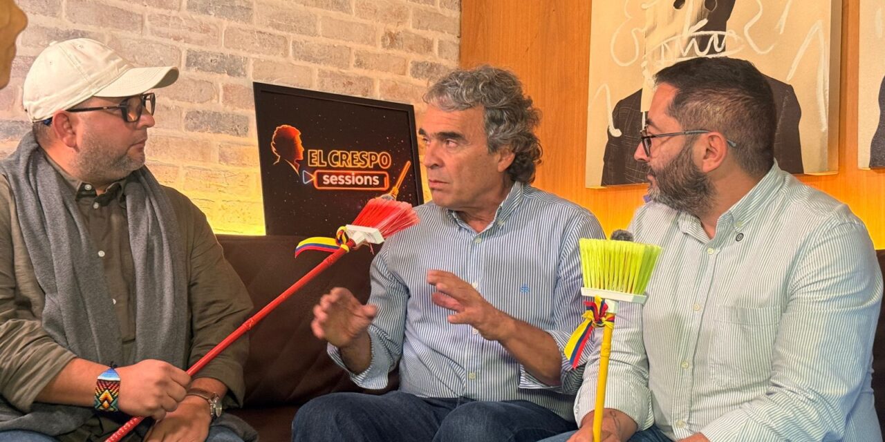 Sergio Fajardo se reúne con microinfluenciadores para impulsar estrategia digital de su campaña