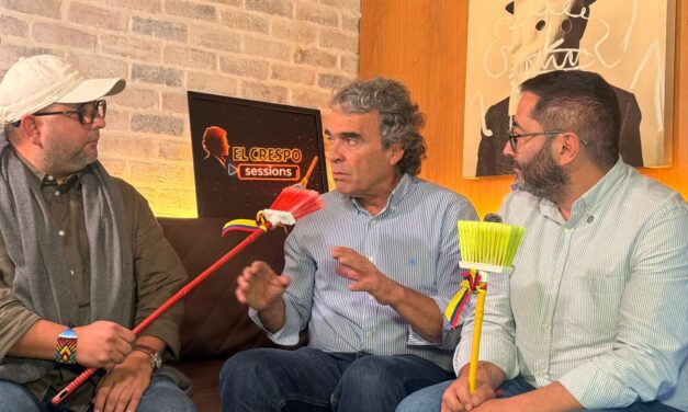 Sergio Fajardo se reúne con microinfluenciadores para impulsar estrategia digital de su campaña