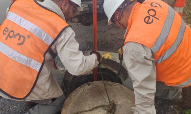 Medellín refuerza mantenimiento del alcantarillado ante temporada de lluvias: más de 16.000 sumideros intervenidos