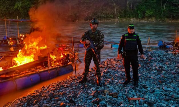 Destruyen cinco dragas en operativo contra minería ilegal en el suroeste de Antioquia