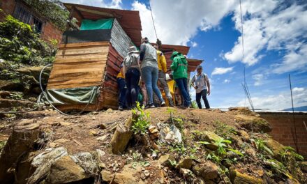 44 familias en alto riesgo en Manrique reciben orientación para evacuación tras emergencia por lluvias