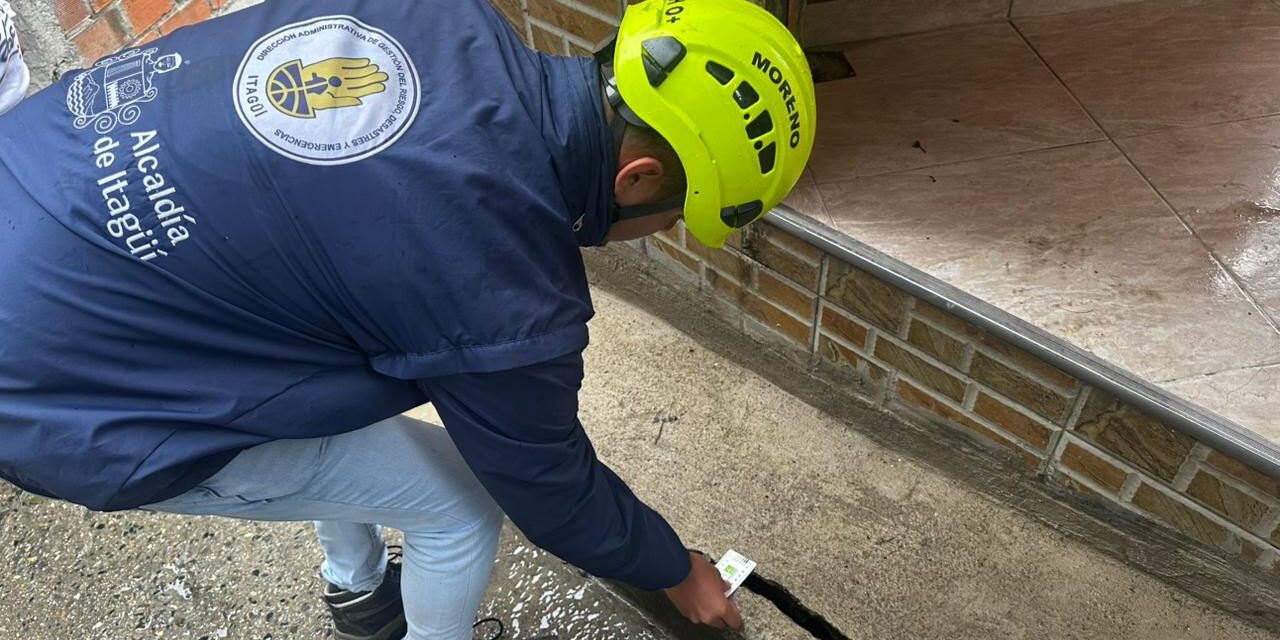 Evacúan viviendas en Itagüí por lluvias y riesgo estructural en El Porvenir 2